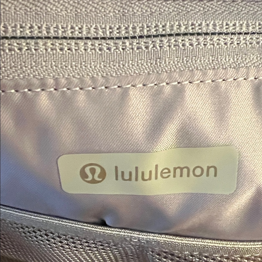 Lululemon Everywhere Backpack 22L
Metal Hardware - Picture 14 of 17